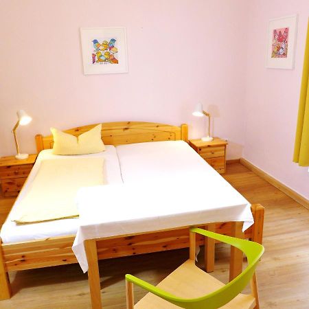 Pension Stoi Budget Guesthouse อินส์บรุค ภายนอก รูปภาพ