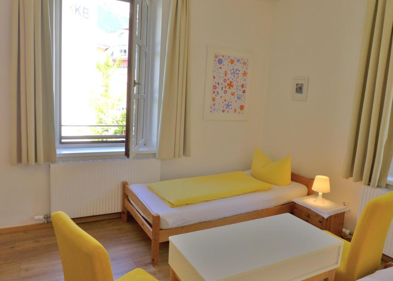 Pension Stoi Budget Guesthouse อินส์บรุค ภายนอก รูปภาพ