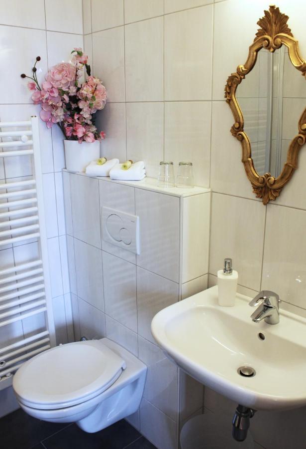 Pension Stoi Budget Guesthouse อินส์บรุค ภายนอก รูปภาพ