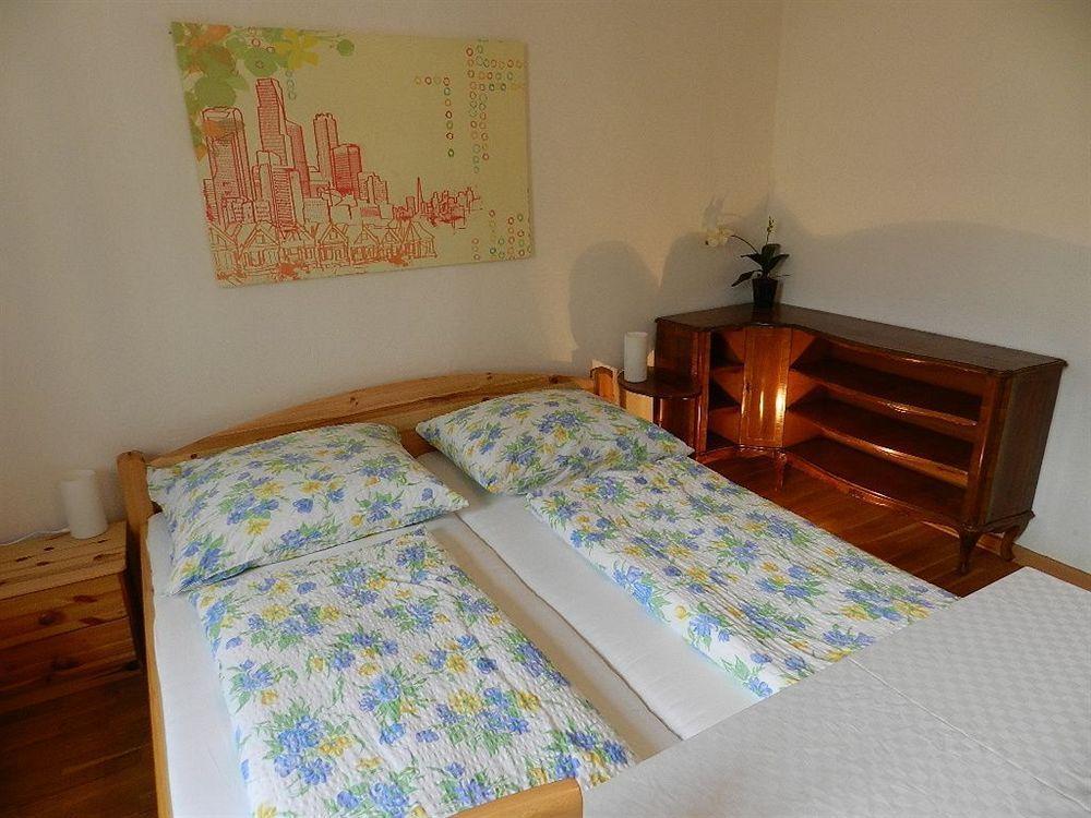 Pension Stoi Budget Guesthouse อินส์บรุค ภายนอก รูปภาพ